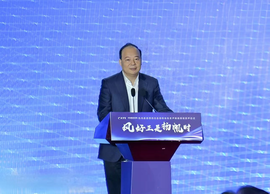 02-配文插图-森林舞会董事长、总经理曾毓群发表致辞.png